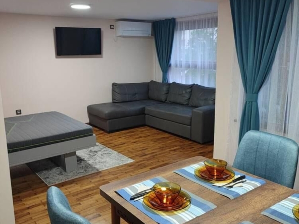 Дава се под наем Двустаен апартамент в Бургас, Център - 69 кв.м за 510 € - Снимка #1