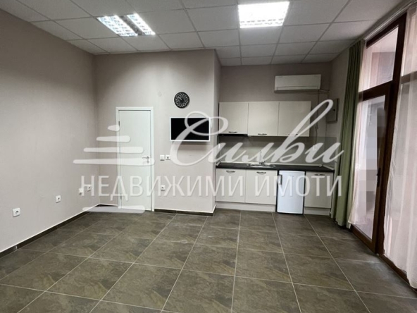 Дава се под наем Офис в Шумен, Център - 30 кв.м за 306 € - Снимка #1