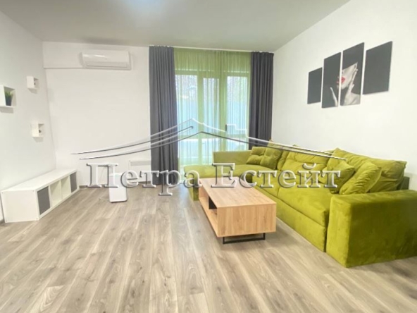 Дава се под наем Двустаен апартамент в к.к. Св.Св. Константин и Елена - 95 кв.м за 550 € - Снимка #1