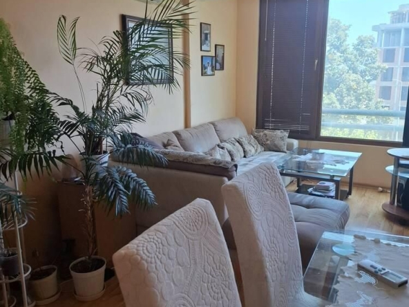 Двустаен апартамент в Бургас, Изгрев - 63 кв.м за 2381 €/кв.м - Снимка #1