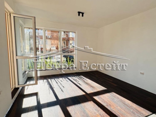 Двустаен апартамент в Варна, м-т Пчелина - 75 кв.м за 1187 €/кв.м - Снимка #1