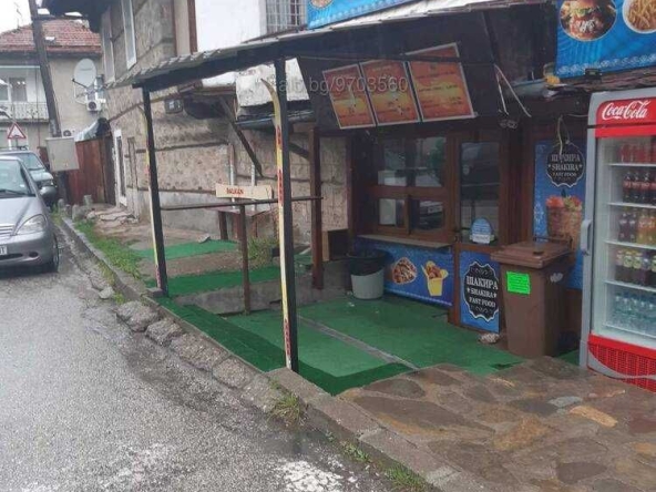 Дава се под наем Магазин в Банско - 4 кв.м за 306 € - Снимка #1