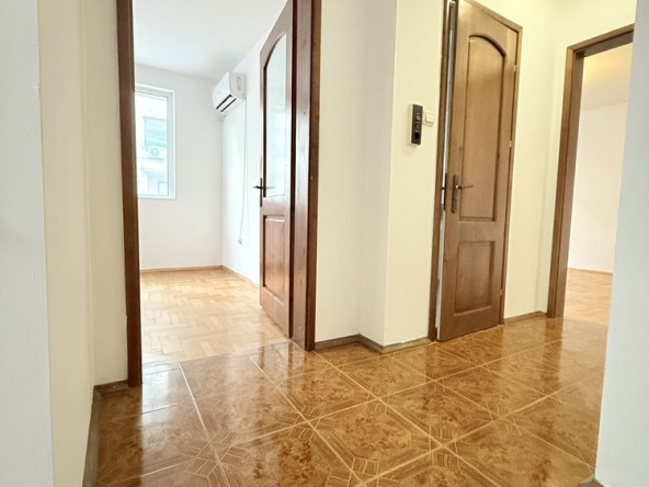 Тристаен апартамент в Пазарджик, Окръжна болница - 100 кв.м за 1500 €/кв.м - Снимка #1