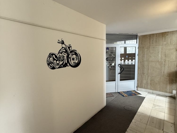 Дава се под наем Офис в Смолян, Нов център - 340 кв.м за 408000 € - Снимка #1