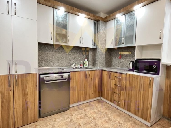 Дава се под наем Двустаен апартамент в Варна, Левски - 60 кв.м за 510 € - Снимка #1