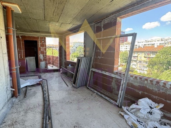 Тристаен апартамент в София, Банишора - 135 кв.м за 2500 €/кв.м - Снимка #1