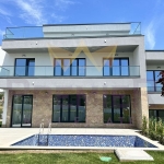 Къща в Варна, Виница - 300 кв.м за 1500 €/кв.м - Снимка #1