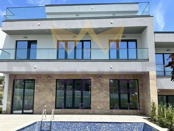 Къща в Варна, Виница - 300 кв.м за 1500 €/кв.м - Снимка #1