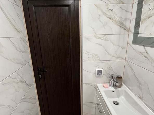 Дава се под наем Двустаен апартамент в Варна, Спортна зала - 50 кв.м за 433.5 € - Снимка #1