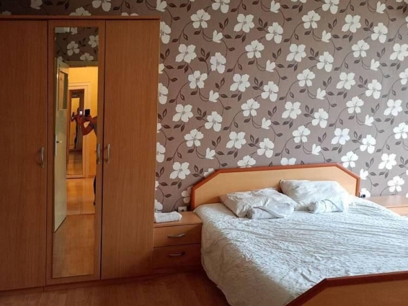 Дава се под наем Двустаен апартамент в Бургас, Лазур - 60 кв.м за 408 € - Снимка #1