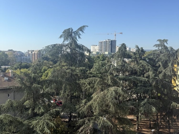 Двустаен апартамент в Варна, Базар Левски - 61 кв.м за 2869 €/кв.м - Снимка #1