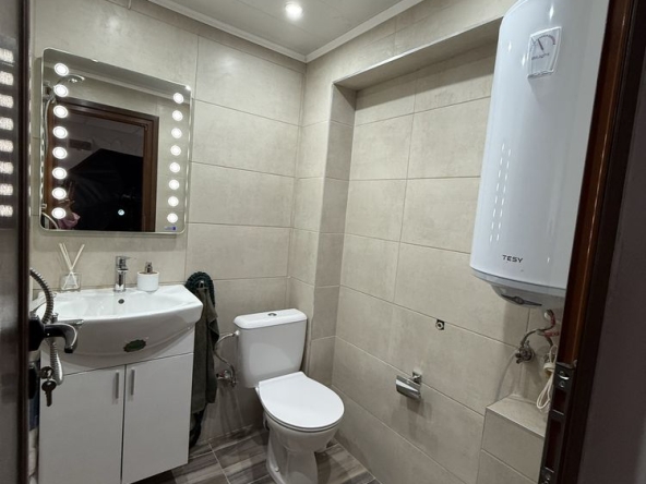 Дава се под наем Офис в Плевен, Идеален център - 30 кв.м за 255 € - Снимка #1