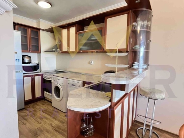 Дава се под наем Тристаен апартамент в Варна, Център - 118 кв.м за 700 € - Снимка #1