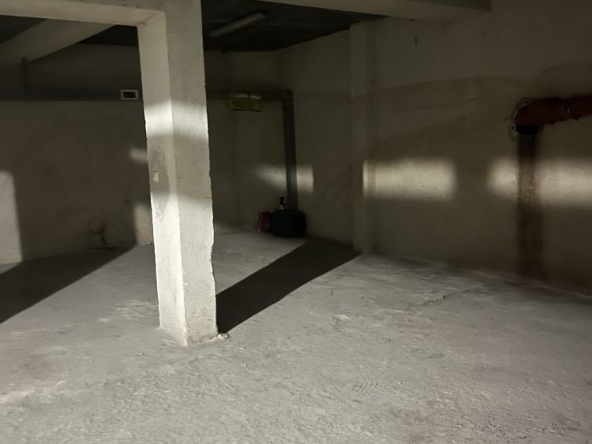 Дава се под наем Гараж / Паркомясто в Варна, Цветен квартал - 16 кв.м за 102 € - Снимка #1