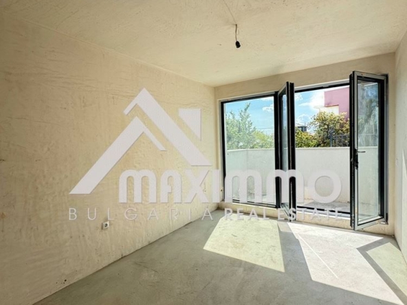 Тристаен апартамент в Варна, Кайсиева градина - 73 кв.м за 1480 €/кв.м - Снимка #1