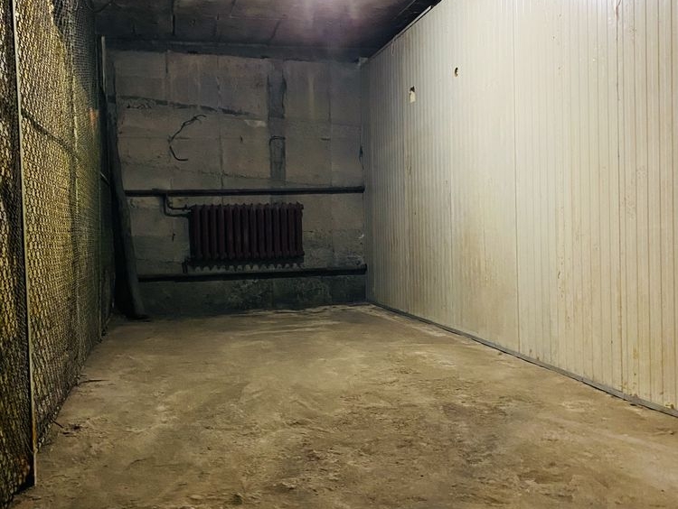 Дава се под наем Гараж / Паркомясто в София, Изток - 12 кв.м за 76.5 € - Снимка #1