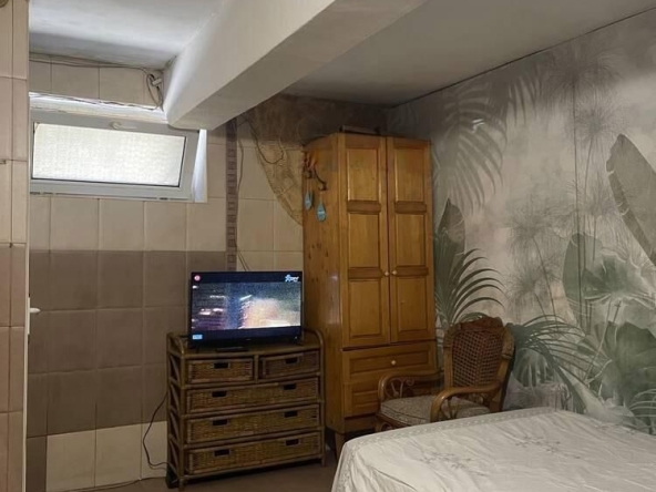 Дава се под наем Едностаен апартамент в Бургас, Център - 25 кв.м за 306 € - Снимка #1