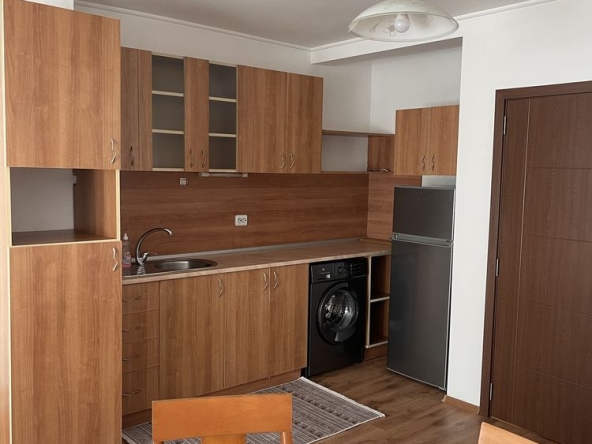 Дава се под наем Двустаен апартамент в Бургас, Център - 78 кв.м за 408 € - Снимка #1