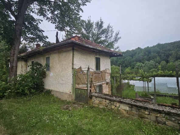 Къща в с. Сопот, Област Ловеч - 1 кв.м за 10200 €/кв.м - Снимка #1