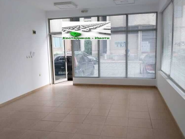 Дава се под наем Магазин в Пловдив, Кършияка - 40 кв.м за 311.1 € - Снимка #1