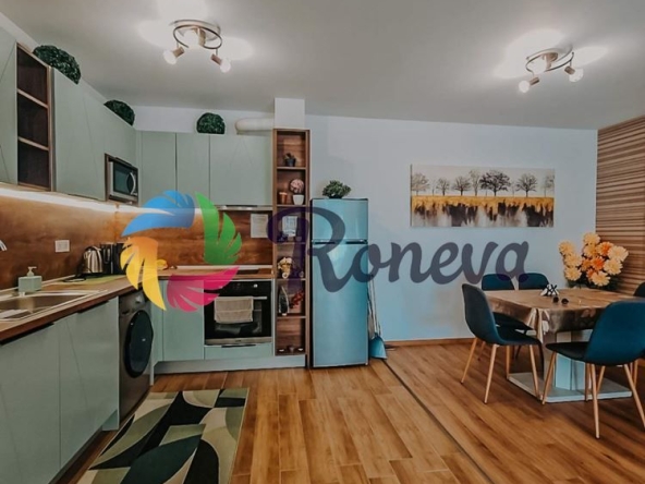 Дава се под наем Тристаен апартамент в Варна, Център - 110 кв.м за 1176 € - Снимка #1