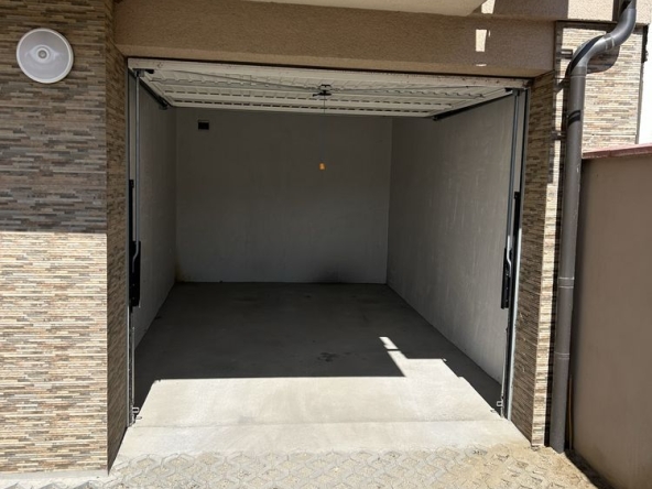 Дава се под наем Гараж / Паркомясто в Пазарджик, Руски - 15 кв.м за 100 € - Снимка #1