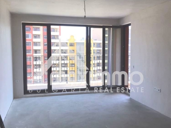 Двустаен апартамент в Варна, Победа - 65 кв.м за 1999 €/кв.м - Снимка #1