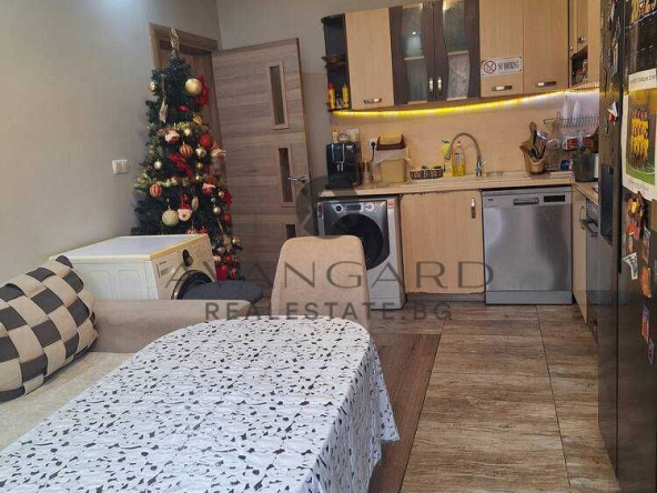 Тристаен апартамент в Пловдив, Център - 81 кв.м за 3087 €/кв.м - Снимка #1
