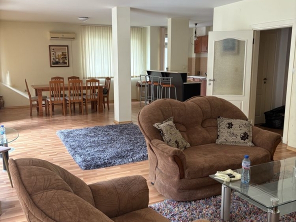 Дава се под наем Многостаен апартамент в Пловдив, Мараша - 220 кв.м за 1100 € - Снимка #1
