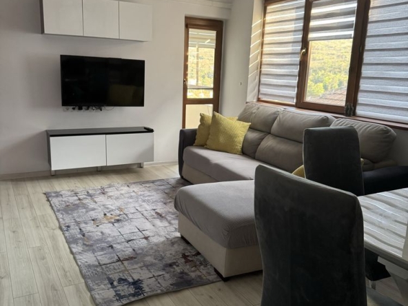 Дава се под наем Тристаен апартамент в Велико Търново, Център - 100 кв.м за 510 € - Снимка #1