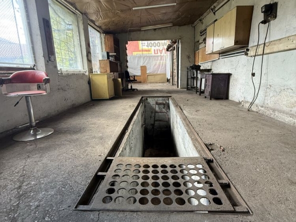 Дава се под наем Гараж / Паркомясто в София, Сухата река - 150 кв.м за 510 € - Снимка #1