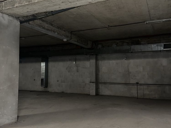 Дава се под наем Гараж / Паркомясто в Бургас, Славейков - 15 кв.м за 86.7 € - Снимка #1