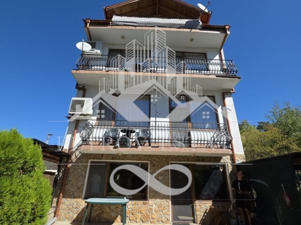 Къща в Батак - 560 кв.м за 677 €/кв.м - Снимка #1