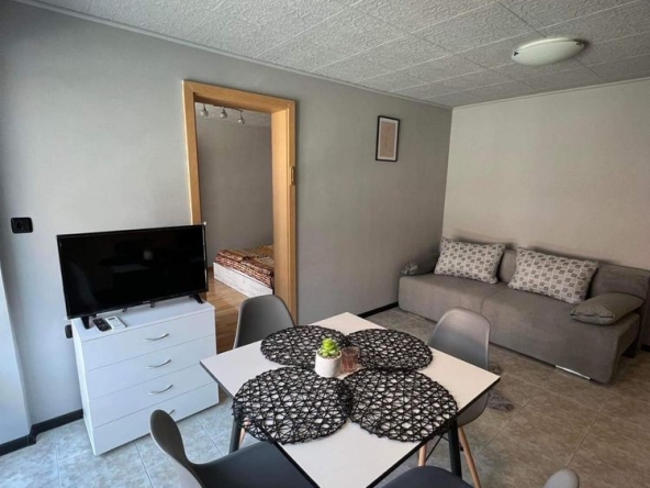 Дава се под наем Двустаен апартамент в к.к. Дюни - 50 кв.м за 280.5 € - Снимка #1