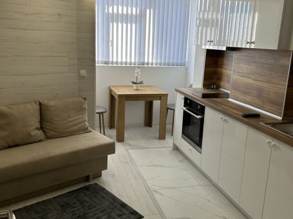 Дава се под наем Двустаен апартамент в Шумен, Математическа гимназия - 50 кв.м за 306 € - Снимка #1