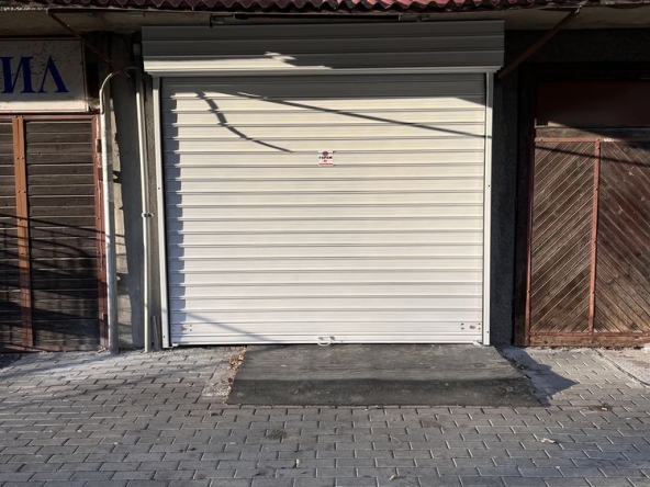 Дава се под наем Магазин в Варна, Колхозен пазар - 15 кв.м за 132.6 € - Снимка #1