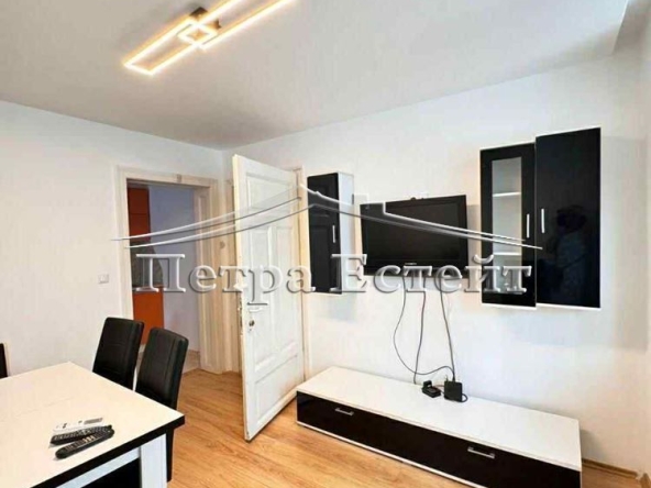 Тристаен апартамент в Варна, Общината - 120 кв.м за 6 €/кв.м - Снимка #1