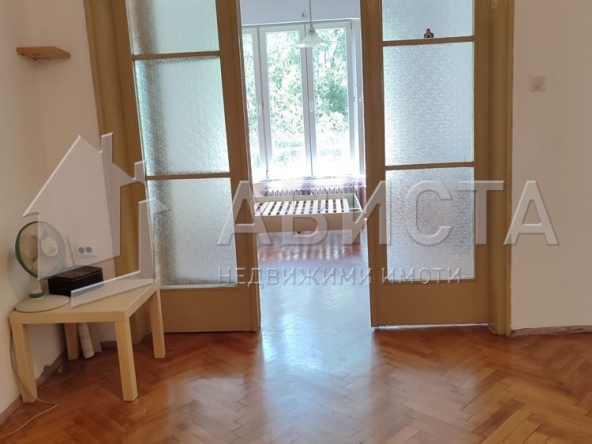 Двустаен апартамент в София, Център - 72 кв.м за 3723 €/кв.м - Снимка #1