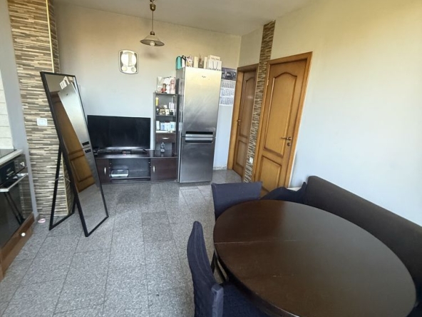 Дава се под наем Тристаен апартамент в София, Бъкстон - 60 кв.м за 714 € - Снимка #1