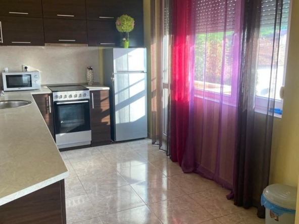 Дава се под наем Тристаен апартамент в Луковит - 80 кв.м за 255 € - Снимка #1