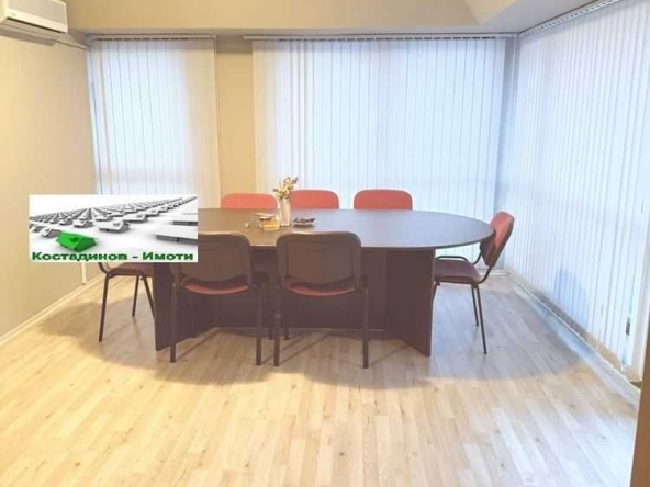 Дава се под наем Офис в Пловдив, Център - 93 кв.м за 800 € - Снимка #1