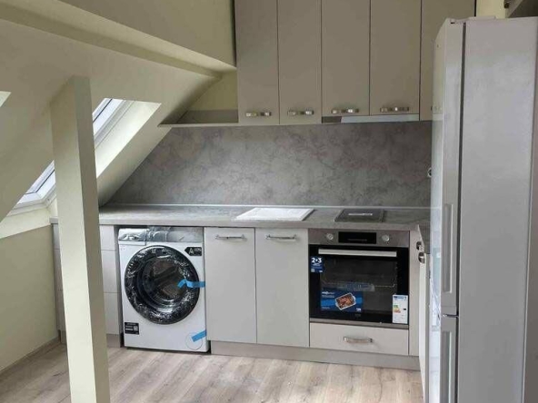 Дава се под наем Двустаен апартамент в Бургас, Славейков - 70 кв.м за 357 € - Снимка #1