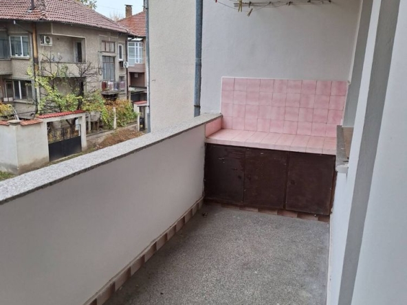 Дава се под наем Двустаен апартамент в Плевен, Сторгозия - 80 кв.м за 306 € - Снимка #1