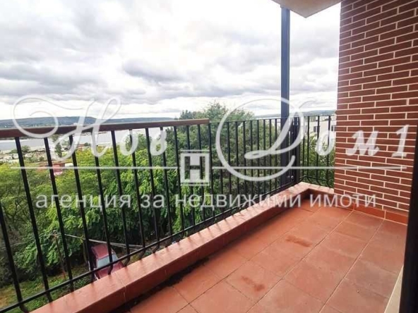 Двустаен апартамент в Варна, Погреби - 70 кв.м за 1899 €/кв.м - Снимка #1