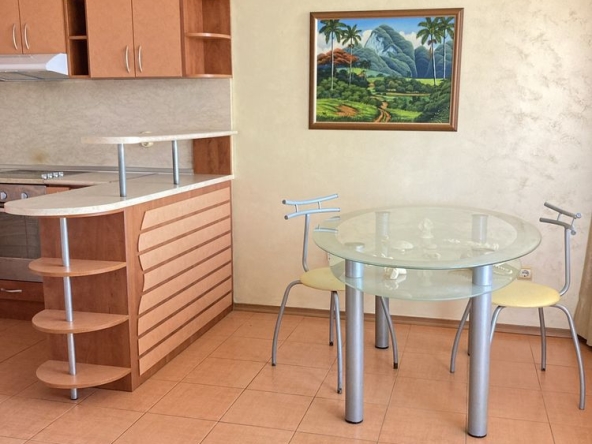 Дава се под наем Тристаен апартамент в Свети Влас - 98 кв.м за 331.5 € - Снимка #1