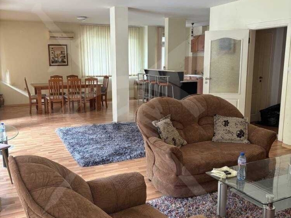 Дава се под наем Многостаен апартамент в Пловдив, Мараша - 220 кв.м за 1100 € - Снимка #1