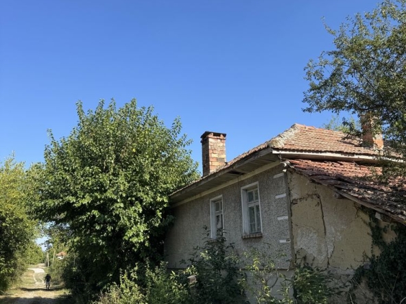 Къща в Ловеч, Широк център - 2089 кв.м за 8 €/кв.м - Снимка #1