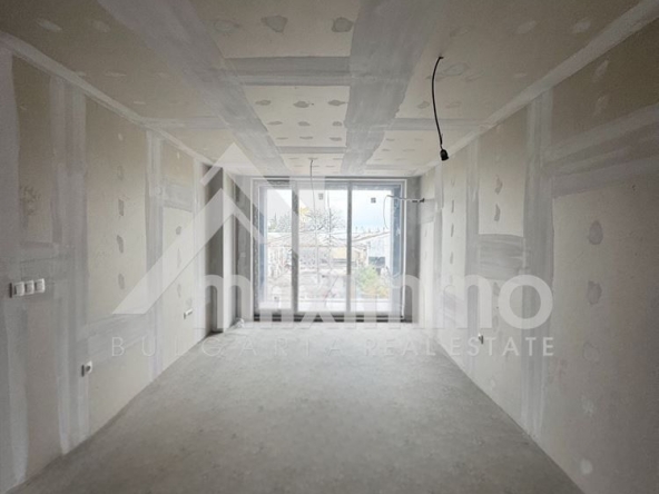 Двустаен апартамент в Варна, Аспарухово - 70 кв.м за 1415 €/кв.м - Снимка #1