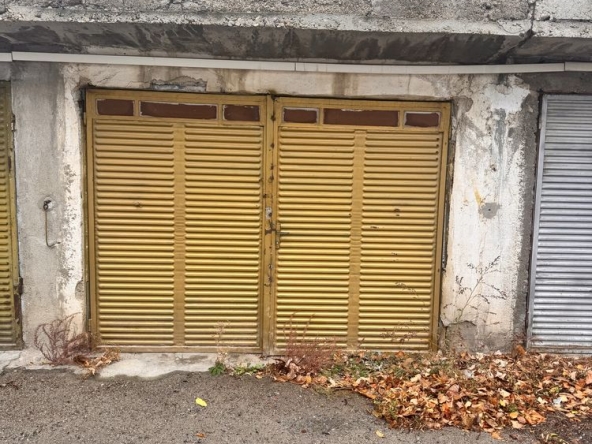 Дава се под наем Гараж / Паркомясто в Сливен, Република - 18 кв.м за 35.7 € - Снимка #1