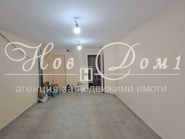 Дава се под наем Гараж / Паркомясто в Варна, Цветен квартал - 25 кв.м за 153 € - Снимка #1